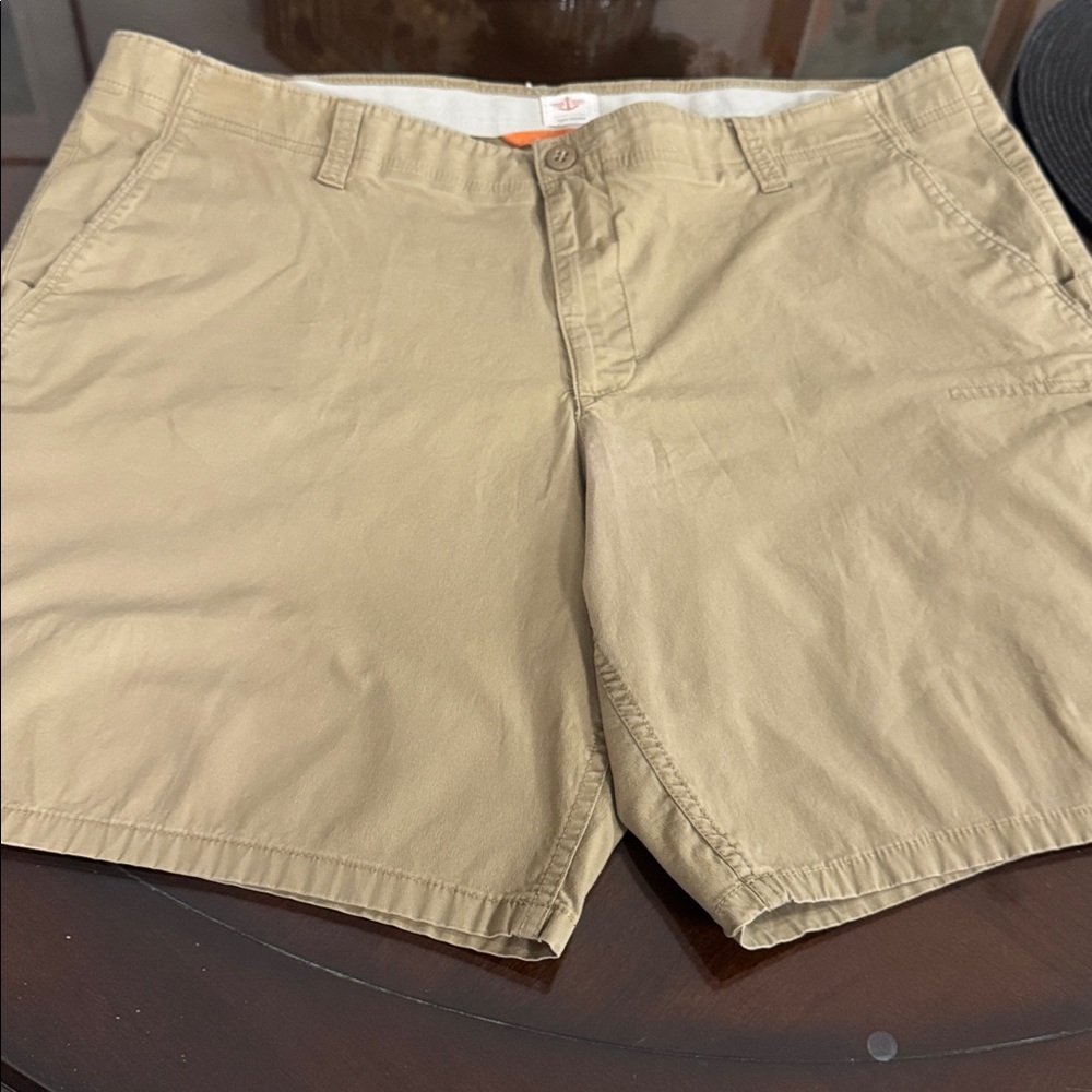 🎉 Host Pick Dockers Men's Tan Flat Front Shorts 🎉